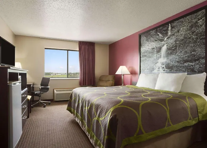 Super 8 By Wyndham Cameron